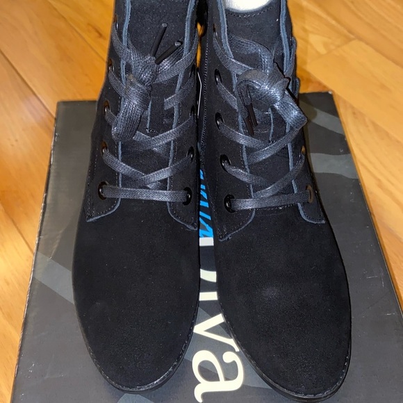 NEW AquaDiva Darie Water Resistant Suede Bootie size 38/7 - Picture 10 of 12